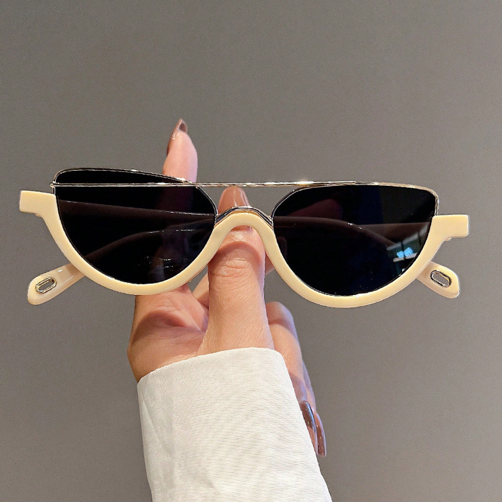 Street Fashion Photography - Women's Half-Fashion Glasses Street Photography Style