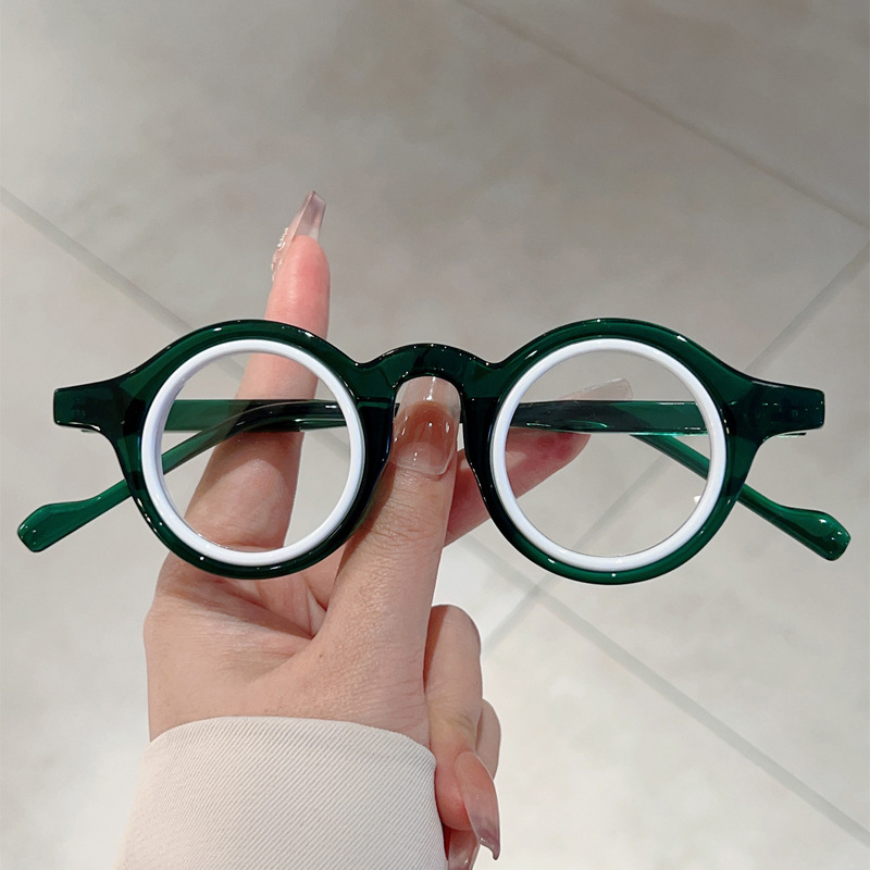 Street Fashion Photoshoot - Vintage Round Two-Tone Eyeglasses for Women
