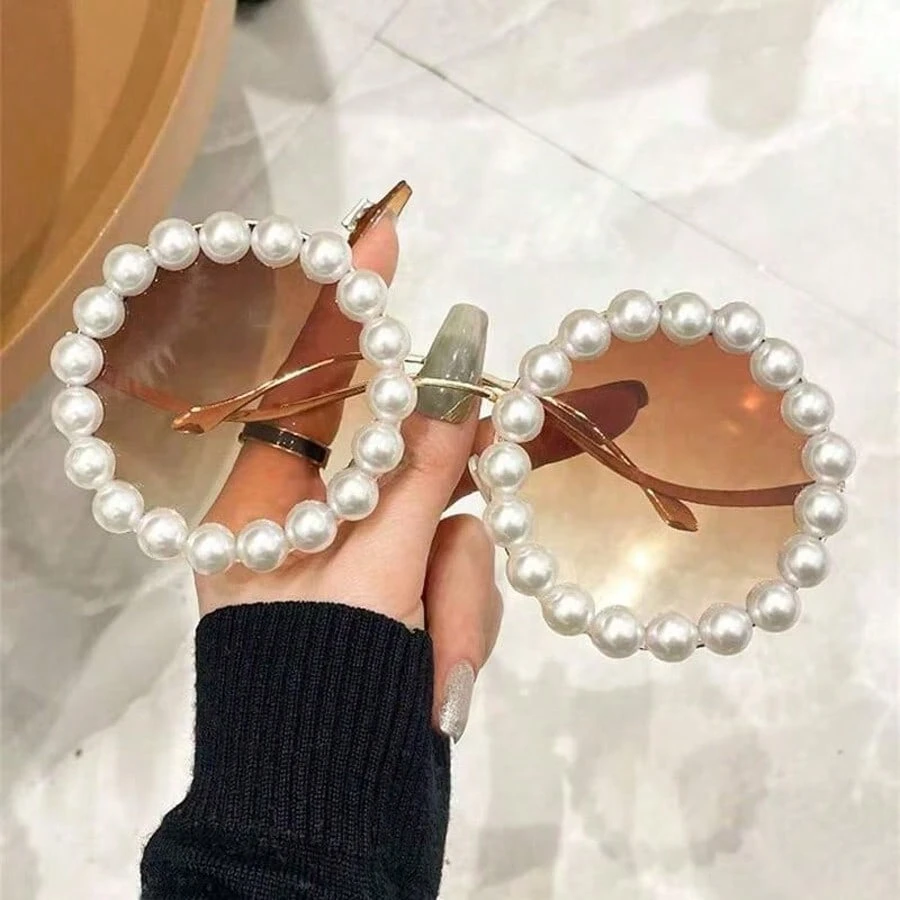 Women Pearl Rimmed Fashion Sun - Street Fashion Photoshoot reseña y precio