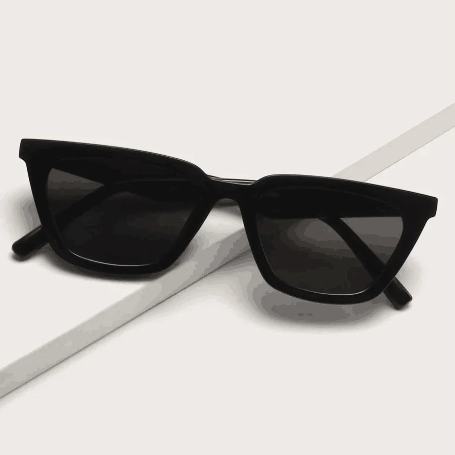 Thick Black Angular Cat Eye Sq - Street Fashion Photoshoot reseña y precio