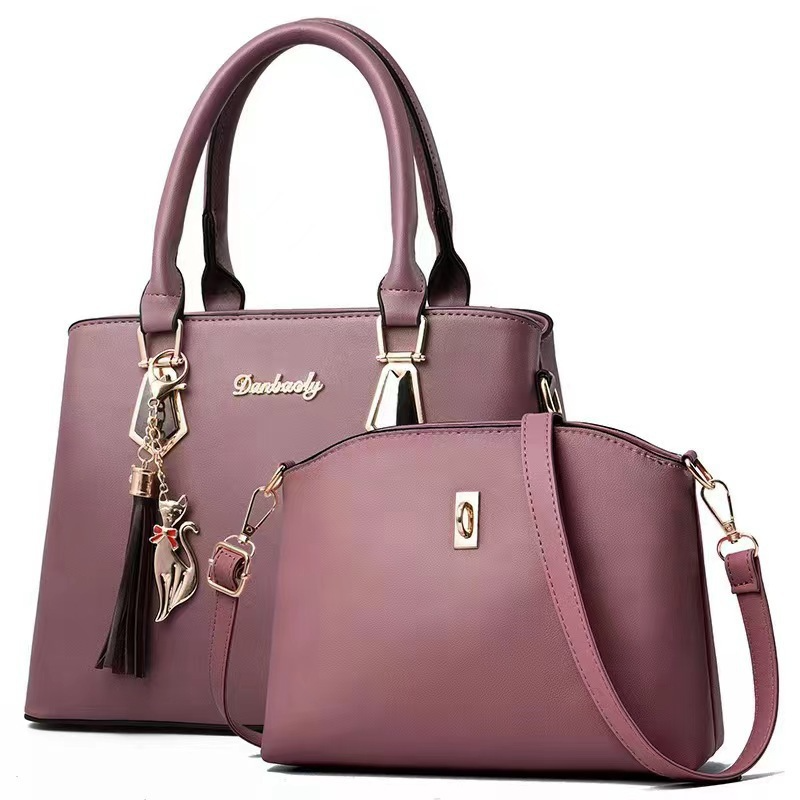 Fashionable women's handbag se - Street Fashion Photography reseña y precio