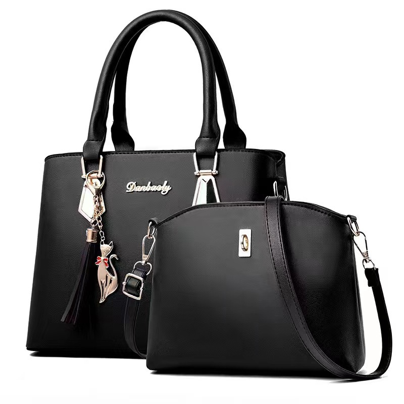 Fashionable women's handbag se - Street Fashion Photography reseña y precio