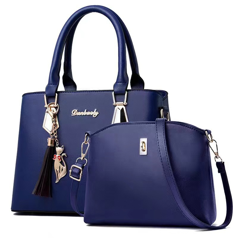 Fashionable women's handbag se - Street Fashion Photography reseña y precio