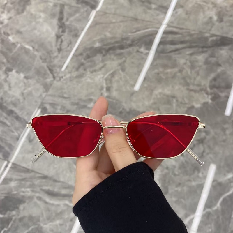 Fashionable Rhombus-Shaped Met - Street Fashion Photography reseña y precio