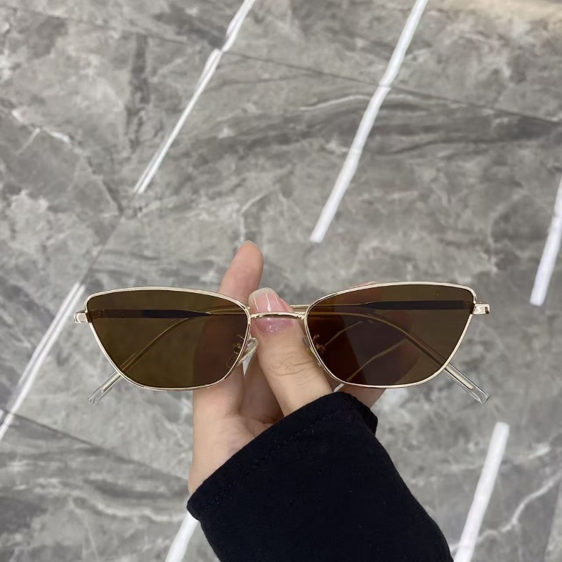 Fashionable Rhombus-Shaped Met - Street Fashion Photography reseña y precio
