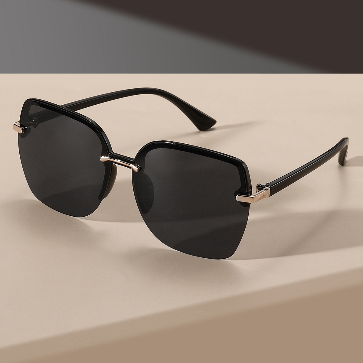 Retro Minimalist Large Square  - Street Fashion Photography reseña y precio