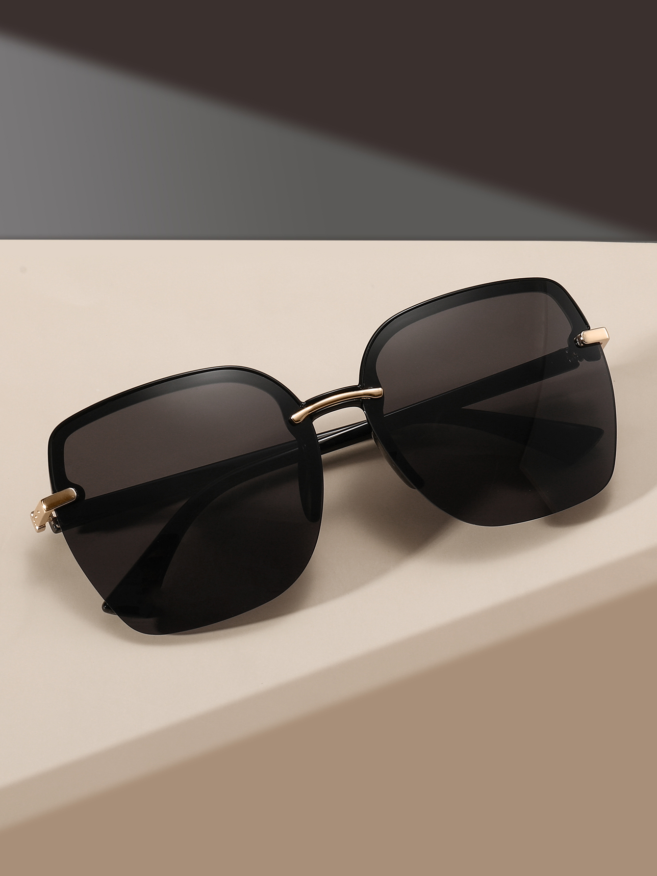 Retro Minimalist Large Square  - Street Fashion Photography reseña y precio